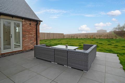 8 Coles Close, Little Harrowden, Wellingborough, NN9 5DD
