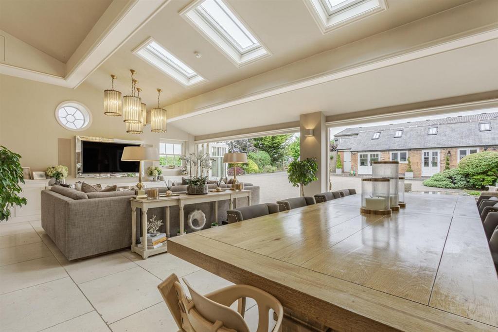 Dunton Bassett, Lutterworth, Leicestershire LE17 5JS 5 bed detached