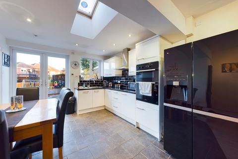 4 bedroom semi-detached house for sale - Worboys Road, Worcester, Worcestershire, WR2