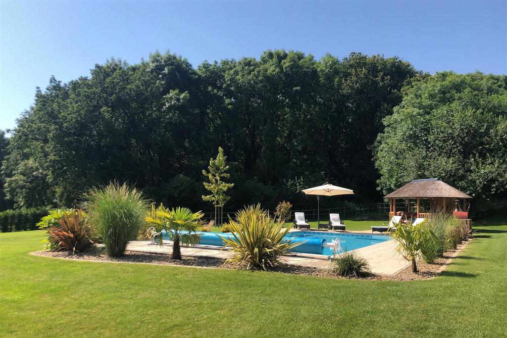 Acton Green, Acton Beauchamp, Herefordshire WR6 5AF 5 bed country house