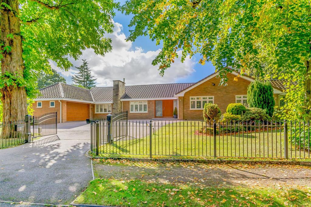 Hartopp Road, Four Oaks Park, Sutton... 4 bed detached bungalow £