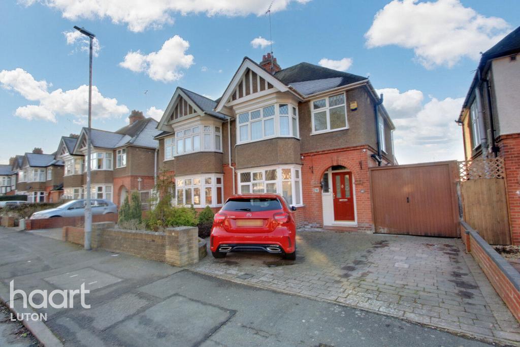 Elmwood Crescent, Luton 3 bed semidetached house £475,000