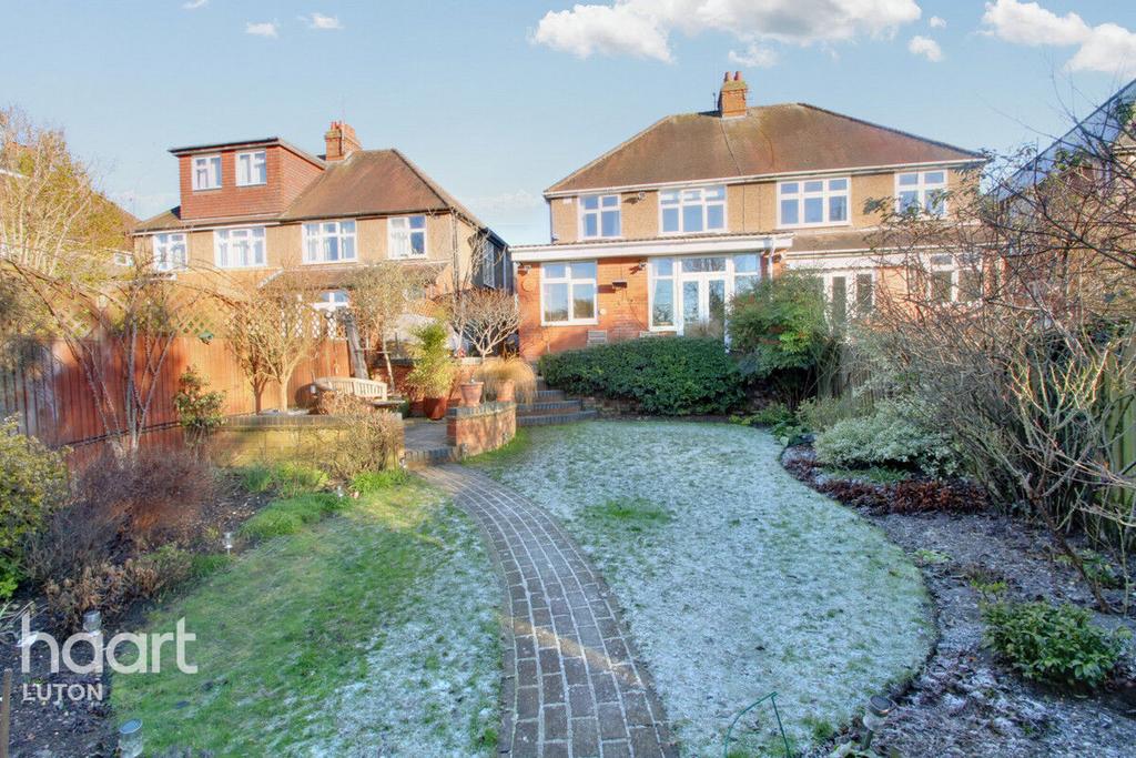 Elmwood Crescent, Luton 3 bed semidetached house £475,000