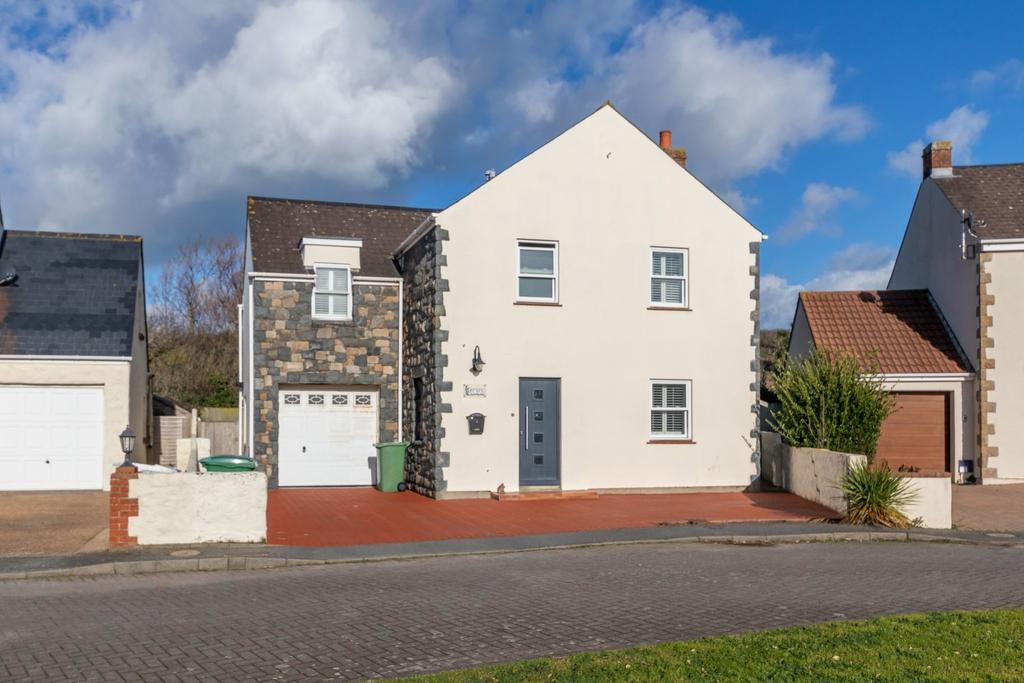 Marlborough Clos, Port Soif, Vale, Guernsey 4 bed detached house £825,000