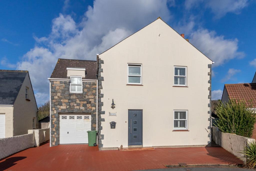 Marlborough Clos, Port Soif, Vale, Guernsey 4 bed detached house £825,000