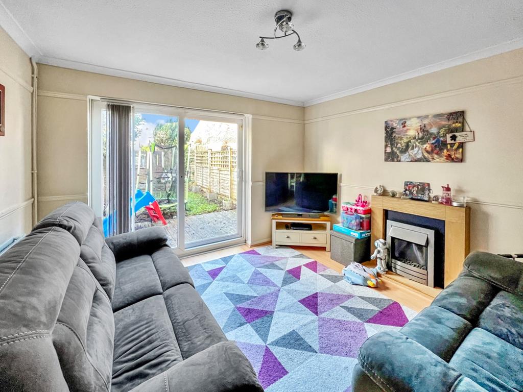 Ruffets Wood, Gravesend, Kent DA12 2 bed end of terrace house for sale