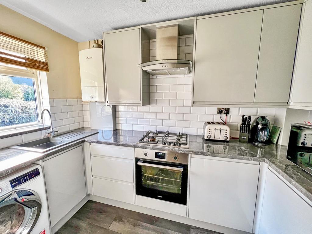 Ruffets Wood, Gravesend, Kent DA12 2 bed end of terrace house for sale