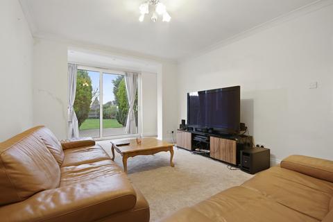 5 bedroom detached house to rent, Brian Avenue, South Croydon, Surrey, CR2