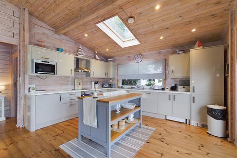 2 bedroom chalet to rent, Rake Lane, Chorlton-by-backford