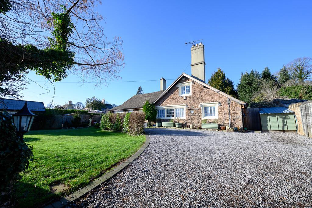 Old Ross Road, Whitchurch 3 bed detached house for sale £500,000