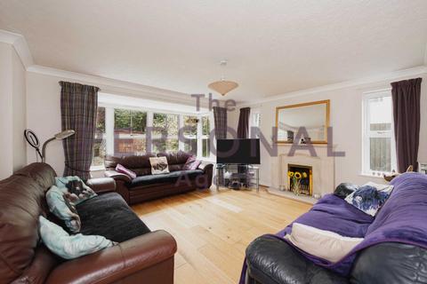 4 bedroom detached house to rent - Hendon Grove, Epsom