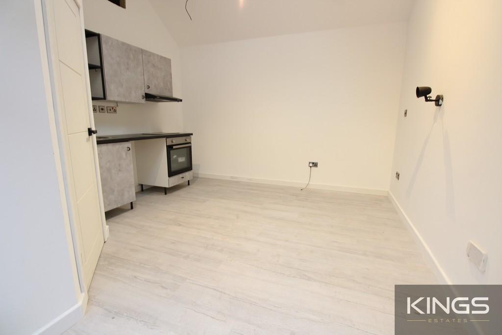 Apartment in Southampton, Shirley - View 3