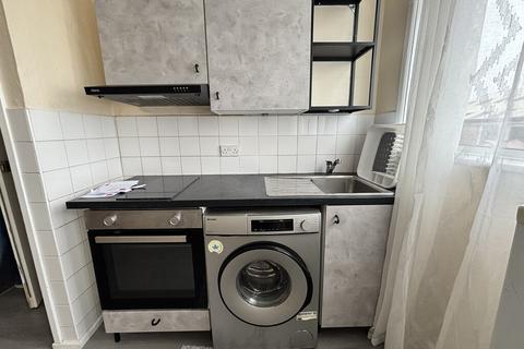 Studio to rent, Shirley Road, Southampton