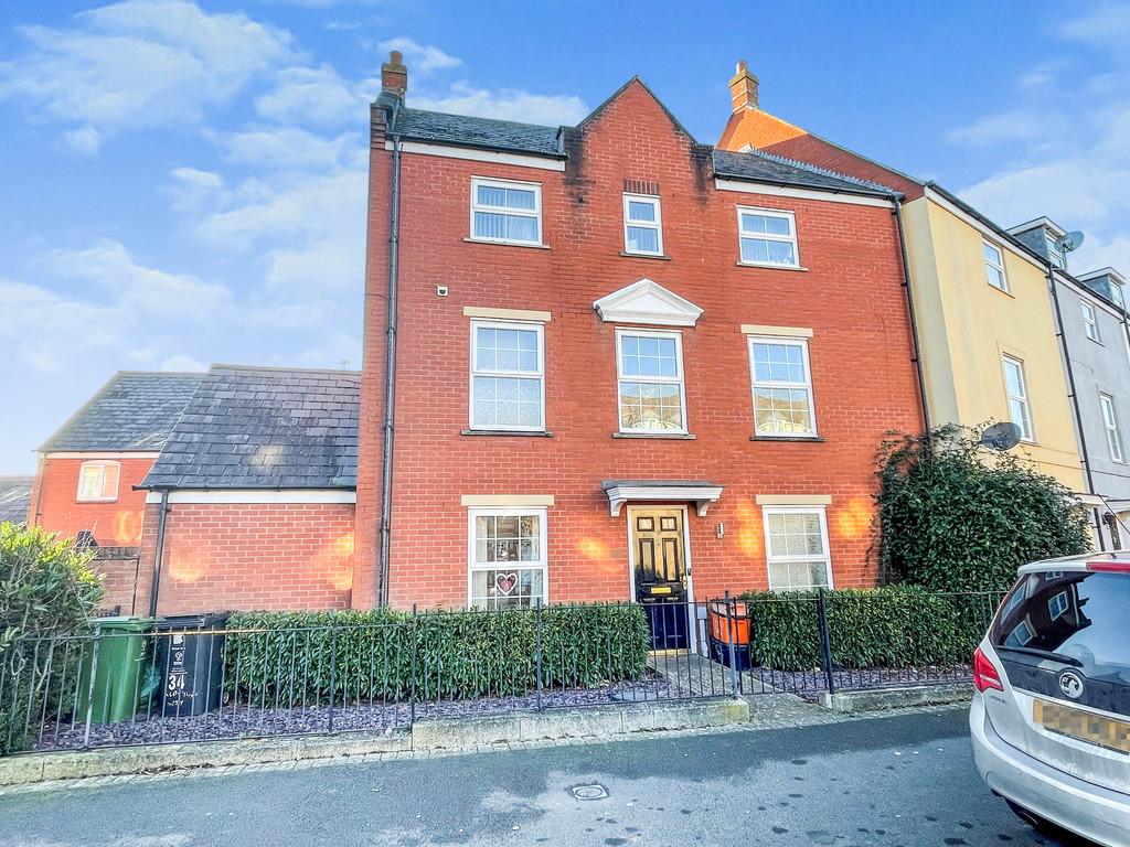Redhouse Way, Redhouse, Swindon 3 bed townhouse for sale £280,000