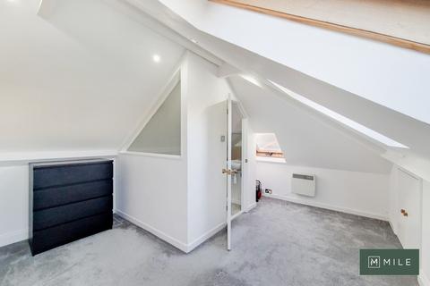 3 bedroom apartment to rent - Colindeep Lane, London
