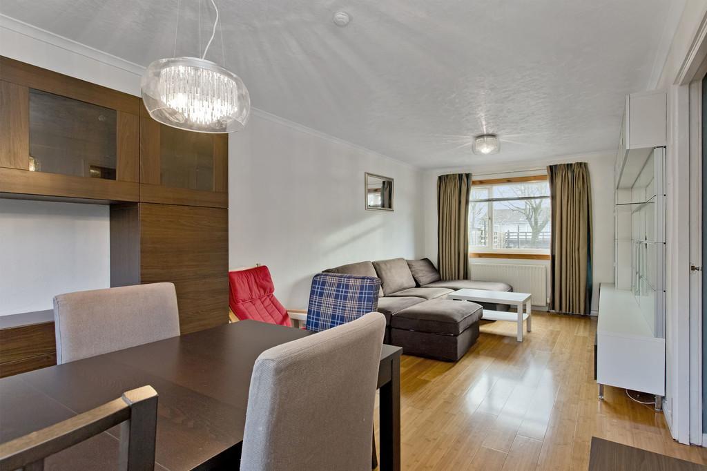 Camps Rigg, Livingston 3 bed terraced house £149,000