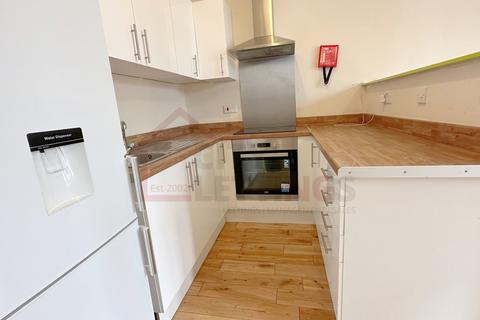 2 bedroom flat to rent, Waverley Street, Nottingham