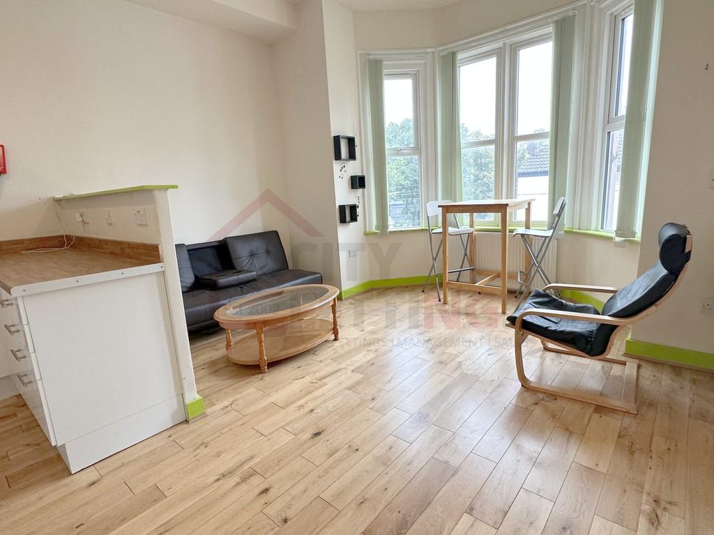 Apartment in Arboretum - View 4