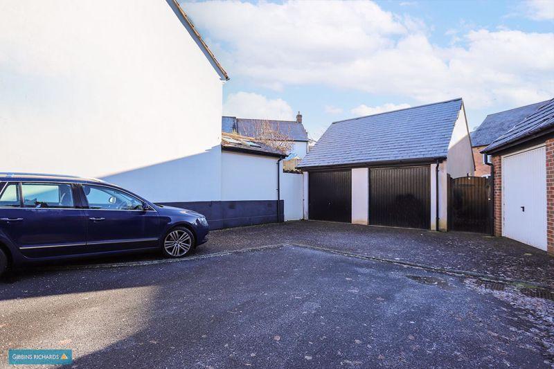 Garage/Parking