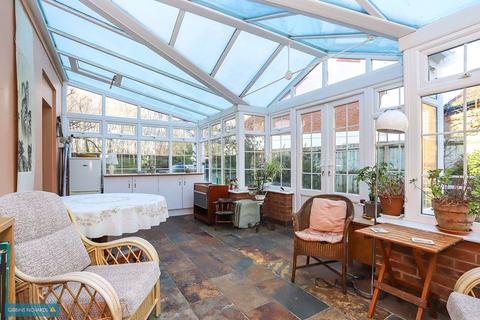12 Streamside, Taunton, TA1 2LY