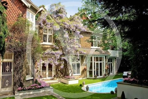 8 bedroom detached house to rent, Frognal, Hampstead, London NW3
