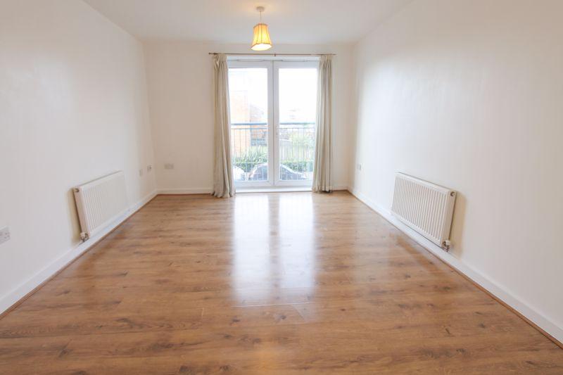Taywood Road, Northolt 2 bed flat £1,595 pcm (£368 pw)