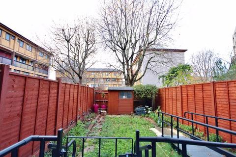 3 bedroom maisonette for sale, Salford House, London