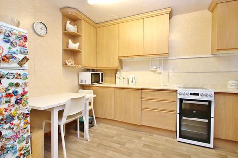 3 bedroom maisonette for sale, Salford House, London