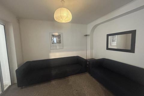 5 bedroom house to rent, 16 Ashwood Road Englefield Green Egham Surrey