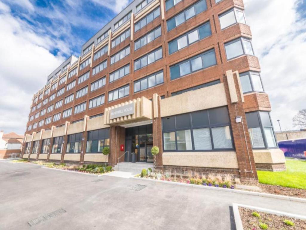 Papermill House, Romford, Essex 1 bed flat £1,275 pcm (£294 pw)