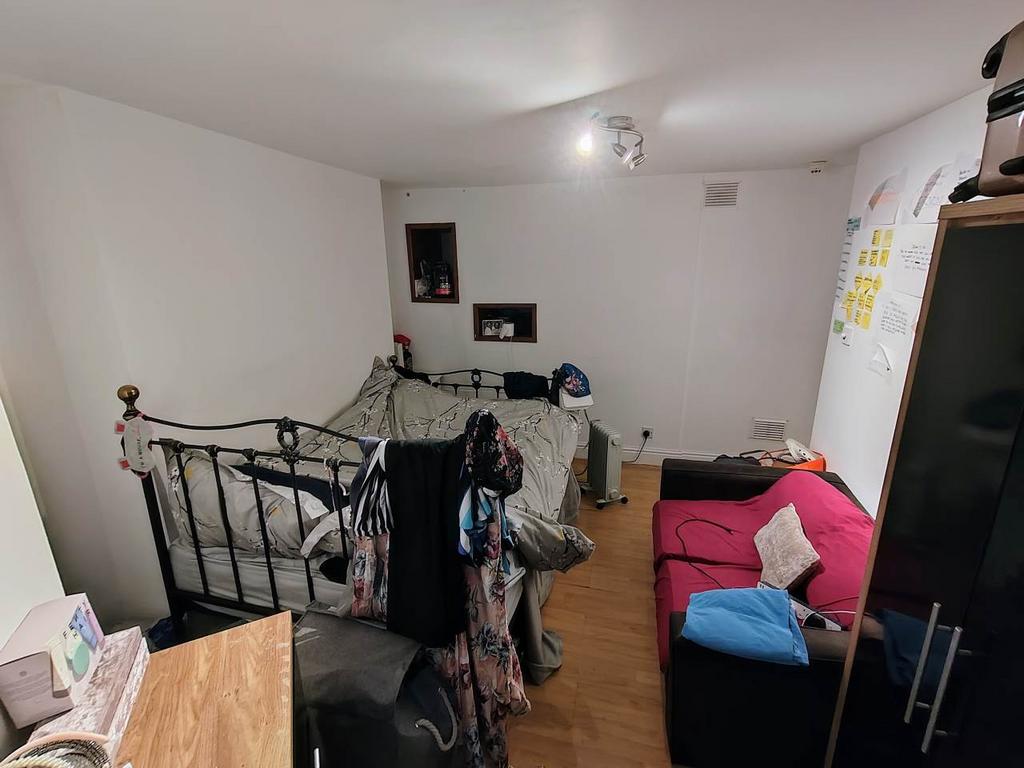 Bedroom (2)
