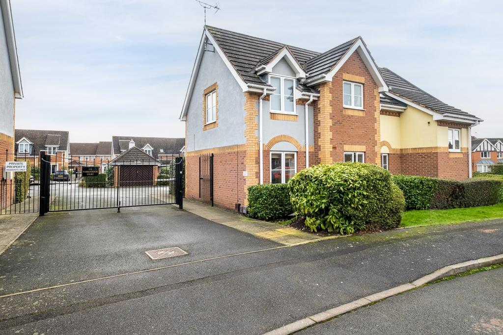 Warren House Walk, Sutton Coldfield, B76 1 bed flat £150,000
