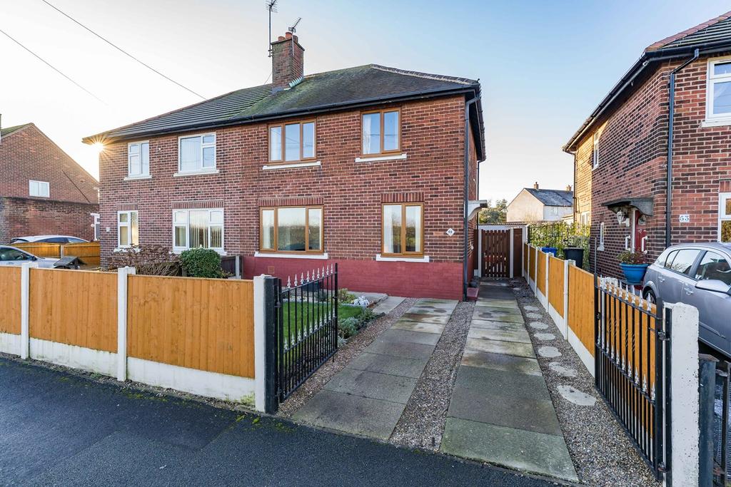 Clay Lane, Burtonwood, Warrington, WA5 3 bed semidetached house £165,000