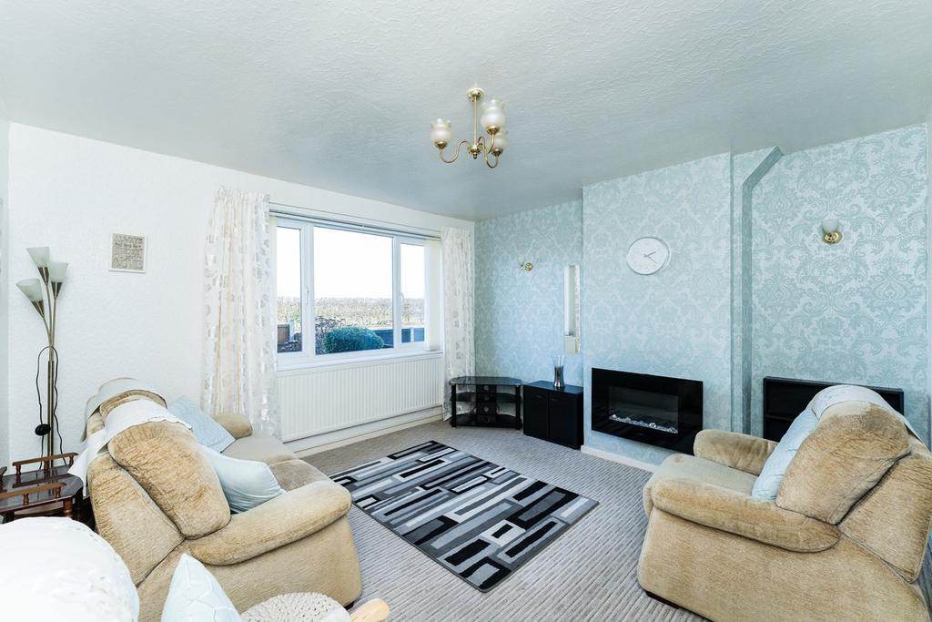 Clay Lane, Burtonwood, Warrington, WA5 3 bed semidetached house £165,000