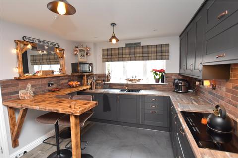 5 bedroom semi-detached house for sale - Troydale Park, Pudsey, West Yorkshire