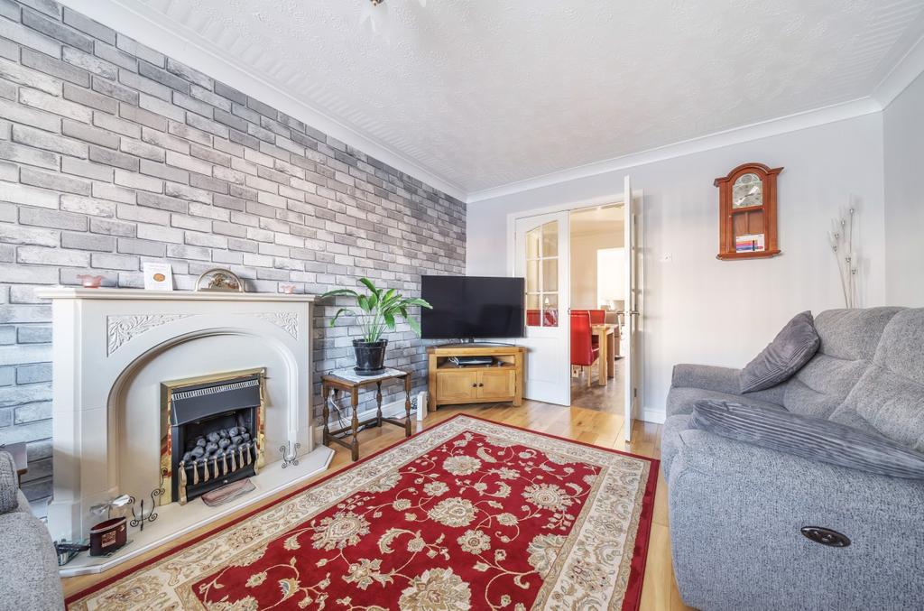 Valley Road, Grantham, NG31 3 bed semidetached house £200,000
