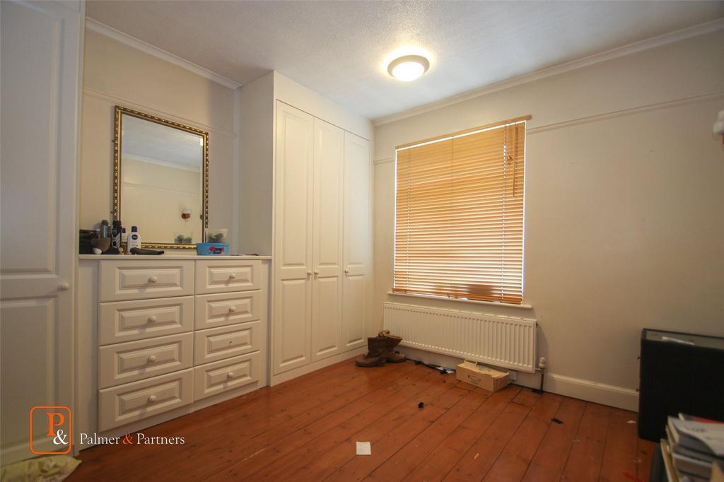 Rosebery Avenue, Colchester, Essex, CO1 4 bed semidetached house £