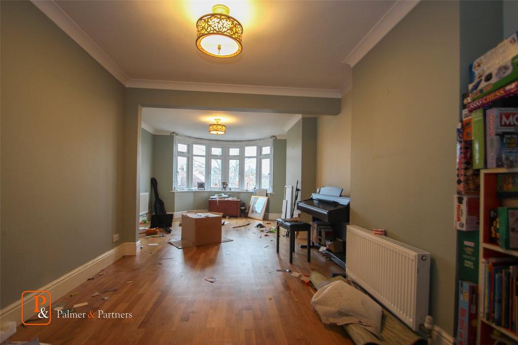 Rosebery Avenue, Colchester, Essex, CO1 4 bed semidetached house £