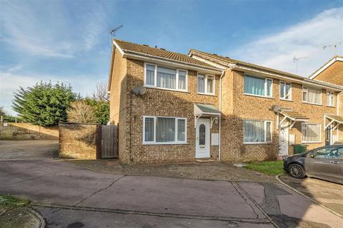 9 Ash Close, Ashford, TN23 3JU