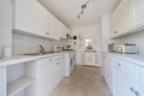 9 Ash Close, Ashford, TN23 3JU