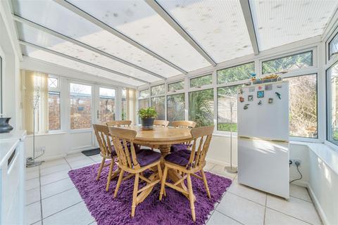 9 Ash Close, Ashford, TN23 3JU