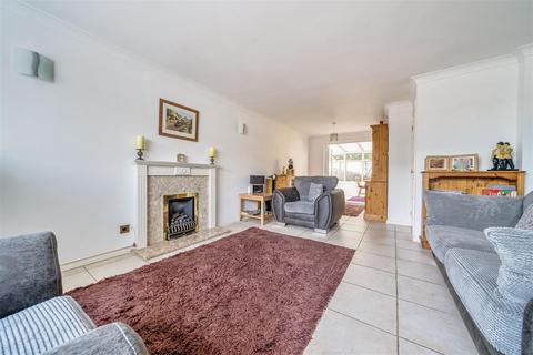 9 Ash Close, Ashford, TN23 3JU