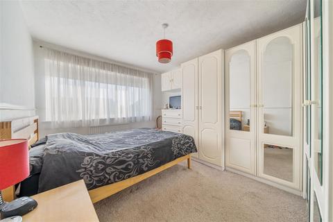 9 Ash Close, Ashford, TN23 3JU
