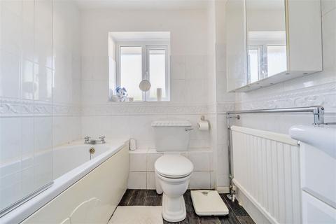 9 Ash Close, Ashford, TN23 3JU
