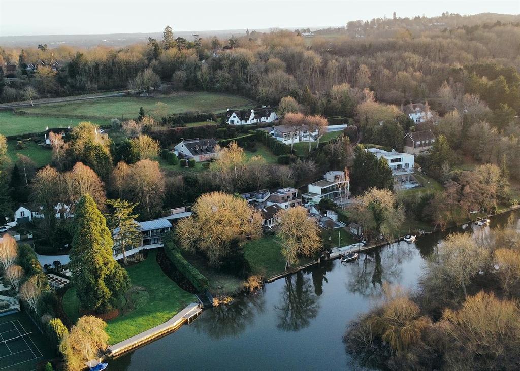 Stonehouse Lane, Cookham Dean, SL6 Land £2,600,000