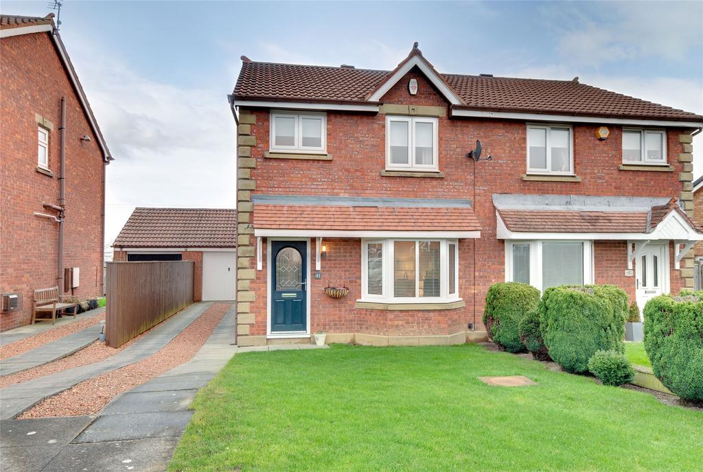 Ashley Close, Killingworth, Newcastle... 3 bed semidetached house £