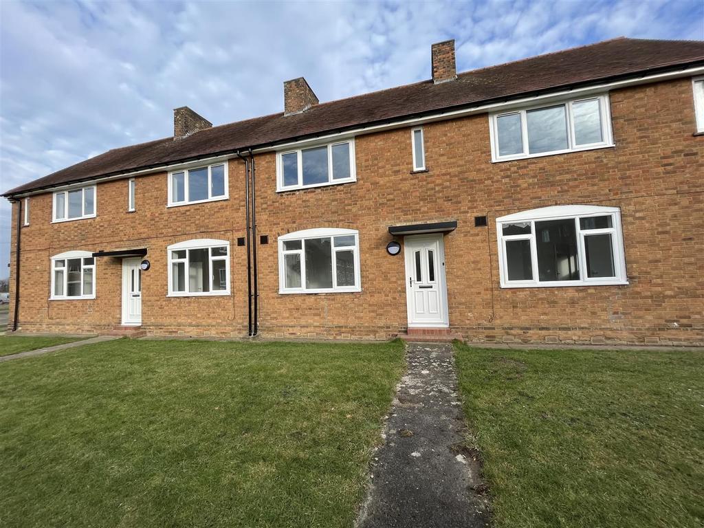Hawthorn Drive, Alanbrooke Barracks... 2 bed terraced house £625 pcm