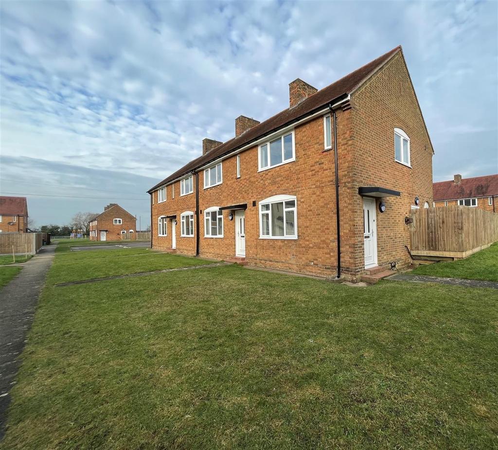 Hawthorn Drive, Alanbrooke Barracks... 2 bed end of terrace house £