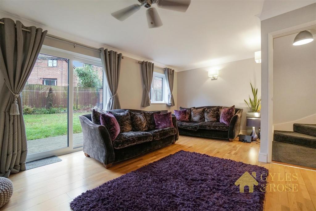 Gainsborough Drive 4 bed detached house for sale £385,000
