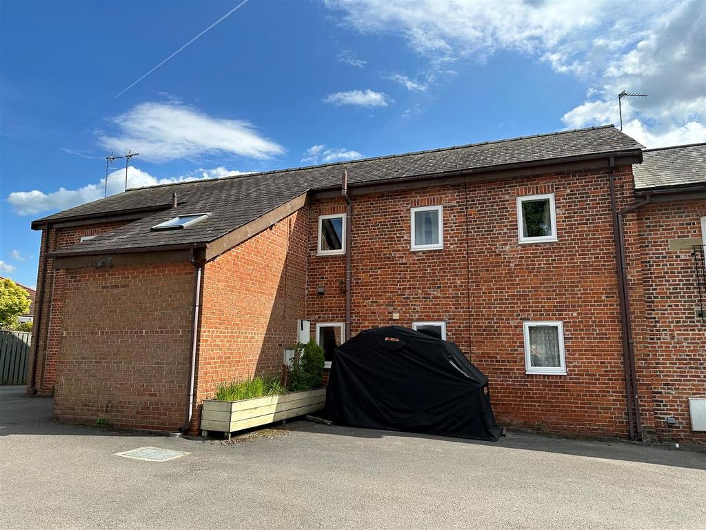 Hudson Court, Market Weighton, York 2 bed flat £100,000